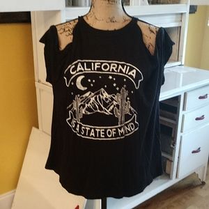 H.I.P Cold shoulder California t-shirt. Great conc